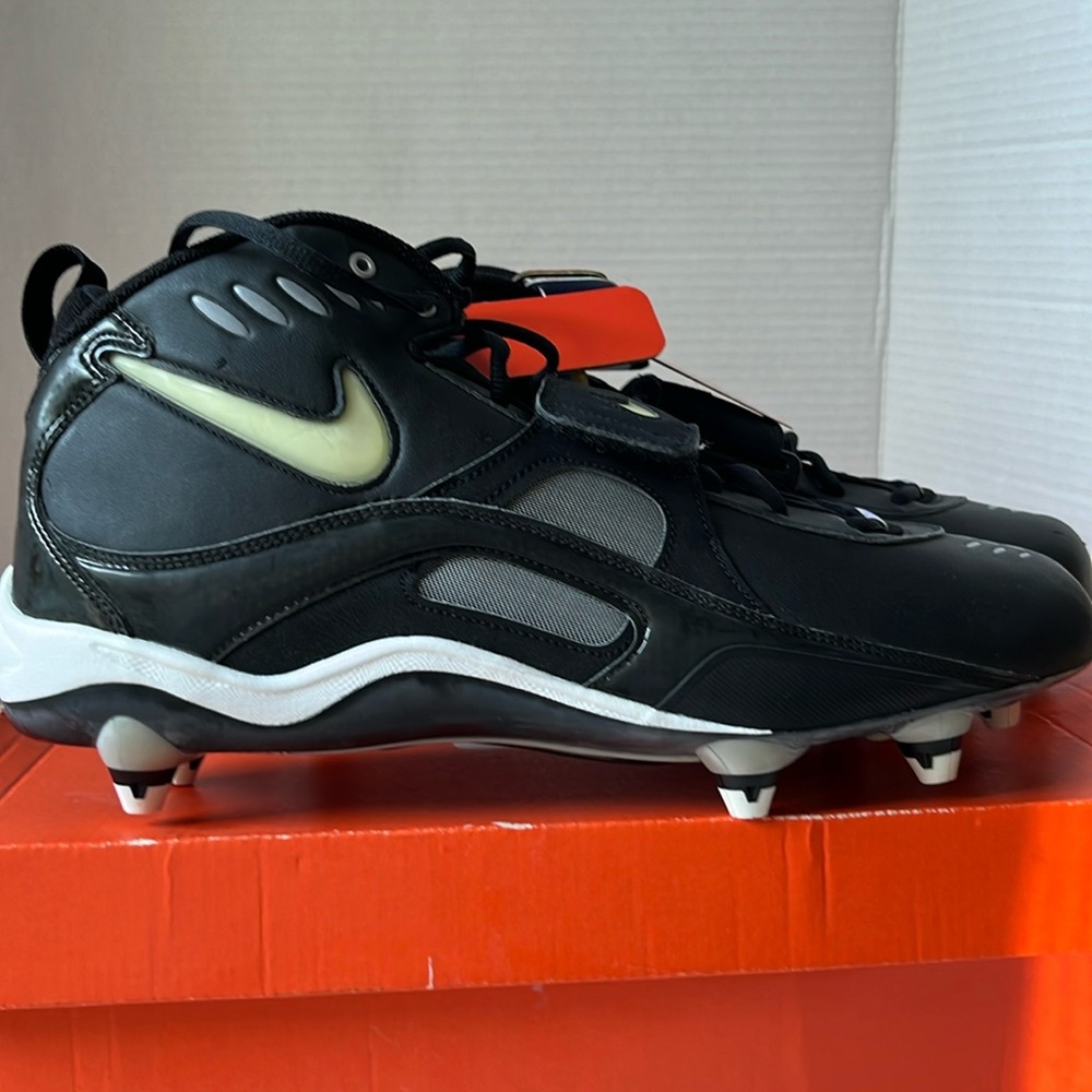 Nike Football Cleats 13 Black/White Team-Code D Looks New/Box School Colors.